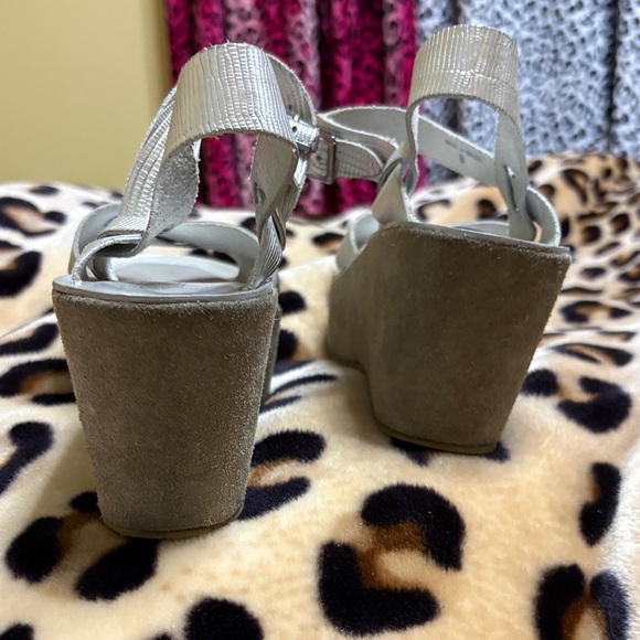 Elegant Silver Platform Sandals. Size 8 Kork ease - Picture 6 of 9